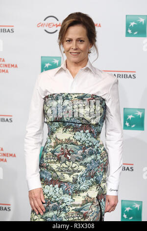 Sigourney Weaver besucht einen Fotoauftrag während des 13 Rom Film Fest im Auditorium Parco della Musica Mit: Sigourney Weaver, Wo: Rom, Italien Wann: 24.10.2018: IPA/WENN.com ** Nur für die Veröffentlichung in Großbritannien, den USA, Deutschland, Österreich, Schweiz ** verfügbar Stockfoto