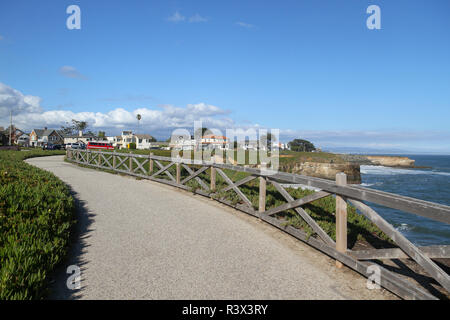 Der Weg entlang West Cliff Drive, Santa Cruz, Kalifornien, USA. Stockfoto