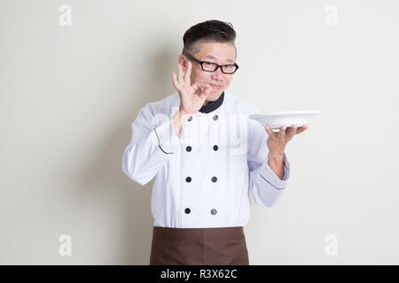 Reifen asiatische Chinesische Chef zufrieden Hand Zeichen Stockfoto