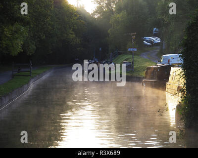 Schmale Bootsfahrt von Anglo Welsh Trevor Bootswerft auf dem Llangollen-kanal North Wales und England. Stockfoto