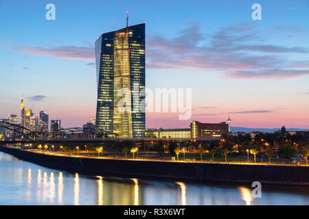 Europäische Zentralbank bei Sonnenuntergang, Frankfurt, Hessen, Deutschland Stockfoto