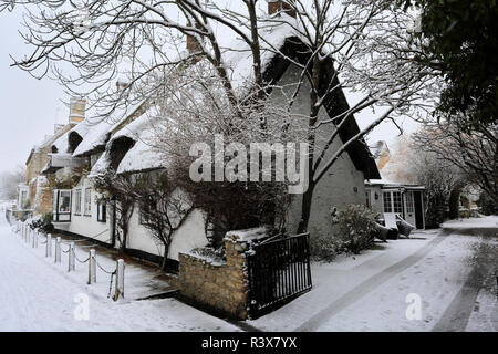 Schnee auf der Cherry House Restaurant, Church Street, Werrington Dorf, Cambridgeshire, England, Großbritannien Stockfoto