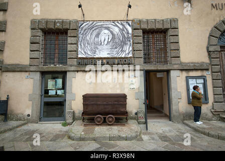 Quecksilber Minen museum in Sforza Cesarini Palast in Santa Fiora, Grosseto, Toskana, Italien Stockfoto