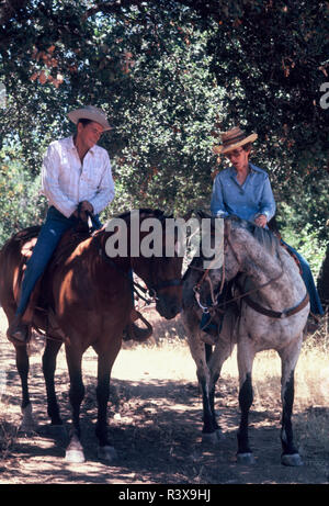 Ronald und Nancy Reagan Fahrt auf ihrer Ranch, Rancho Del Cielo, in Kalifornien im September 1976. Stockfoto