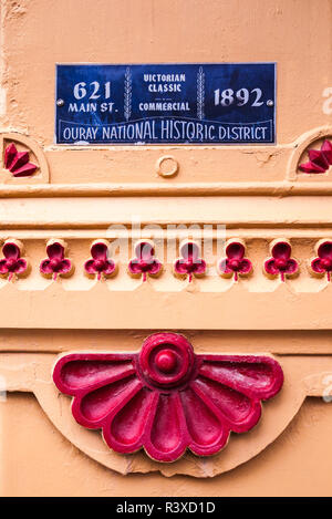 Viktorianischen Details und historische Plakette, Ouray, Colorado, USA. (Redaktionelle nur verwenden) Stockfoto