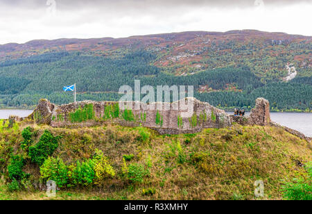 Bleibt der Steinmauern in Urquhart Castle am Ufer des Loch Ness in der Nähe von Inverness in den schottischen Highlands. Stockfoto