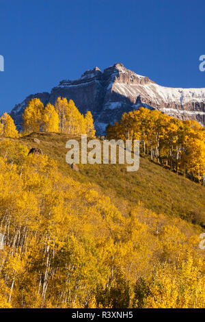 USA, Colorado, San Juan Berge. Berge und Herbst Landschaft. Stockfoto