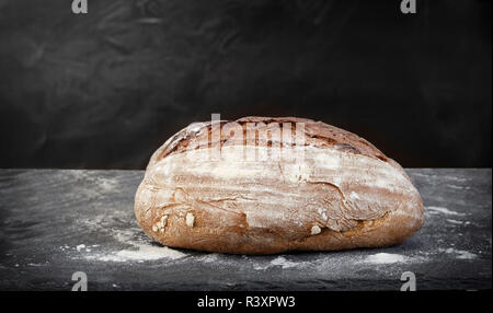 Frisch gebackene Artisan Brot Stockfoto