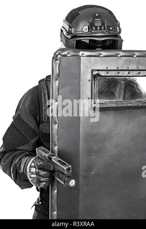 SWAT Officer mit ballistischen Schild Stockfoto