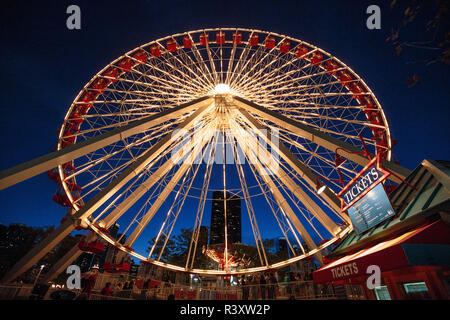 Chicago, Illinois, USA. Das große Riesenrad auf Chicago's Navy Pier. Stockfoto