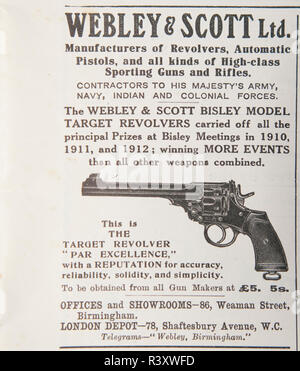 Eine alte Anzeige für Webley & Scott Ltd. bisley-Modell Ziel Revolver. Aus einem alten britischen Zeitschrift aus dem Zeitraum 1914-1918. England UK GB Stockfoto