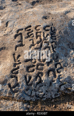 Einige Skripte des Tempels der sieben Planeten an Sogmatar in Sanliurfa, Türkei. Stockfoto