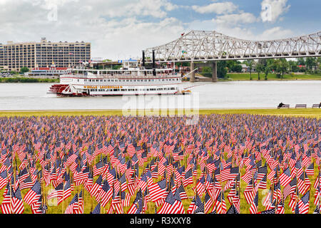 20 000 amerikanische Flaggen auf der großen Wiese und Belle von Louisville, Kentucky, Juli 4. Stockfoto