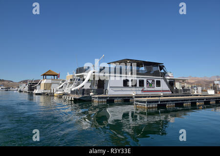 USA, Nevada. Lake Mead, Hausboote an Callville Bay Resort and Marina angedockt Stockfoto