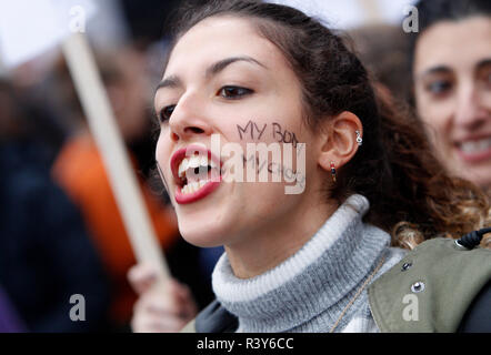 Rom, Italien. 24. November 2018. Demonstration gegen männliche Gewalt an Frauen. Credit: Update Bilder/Alamy leben Nachrichten Stockfoto