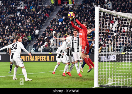 Turin, Italien. 24. Nov 2018. Während der Serie ein Fußballspiel zwischen FC Juventus und SPAL bei Allianz Stadion am 24 November, 2018 in Turin, Italien. Quelle: FABIO UDINE/Alamy leben Nachrichten Stockfoto