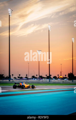 Abu Dhabi, VAE. 24. Nov 2018. McLaren Honda der Spanier Fernando Alonso konkurriert im Qualifying der Formel 1 Grand Prix von Abu Dhabi Yas Marina Circuit in Abu Dhabi, Vereinigte Arabische Emirate am 24. November 2018. Foto: Jure Makovec Credit: Jure Makovec/Alamy leben Nachrichten Stockfoto