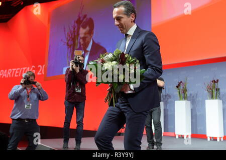 Wels, Oberösterreich, Österreich. 24. November 2018. Am 24. Und 25. November 2018 hält die SPÖ ihren 44. Ordentlichen Bundesparteitag in der Messehalle Wels ab. Das Bild zeigt Christian Kern. Kredit: Franz Perc / Alamy Live News Stockfoto