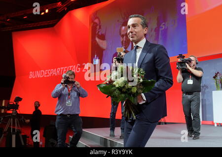 Wels, Oberösterreich, Österreich. 24. November 2018. Am 24. Und 25. November 2018 hält die SPÖ ihren 44. Ordentlichen Bundesparteitag in der Messehalle Wels ab. Das Bild zeigt Christian Kern. Kredit: Franz Perc / Alamy Live News Stockfoto