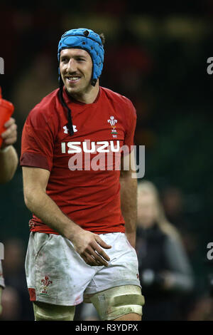 Justin Tipuric von Wales nach dem Spiel. Wales v Südafrika, unter Rüstung Serie Herbst internationale Rugby Spiel im Fürstentum Stadium in Cardiff, Wales, Großbritannien am Samstag, den 24. November 2018. pic von Andrew Obstgarten/Alamy Leben Nachrichten BITTE BEACHTEN SIE FÜR REDAKTIONELLE VERWENDEN SIE NUR BILD VERFÜGBAR. Stockfoto