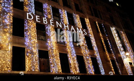 Glasgow, Schottland, Großbritannien, 24. November, 2018. Die Weihnachtliche Beleuchtung von Debenhams in Argyle Street signalisiert den Beginn der festlichen Jahreszeit. Gerard Fähre / alamy Nachrichten Stockfoto