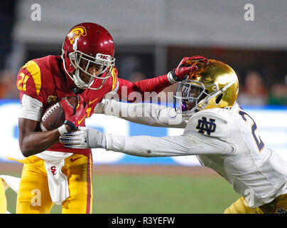 November 24, 2018 USC Trojans wide receiver Tyler Vaughns (21) Trägt die Kugel während der Fußball-Spiel zwischen den Notre Dame Fighting Irish und die USC Trojans am Los Angeles Coliseum in Los Angeles, Kalifornien. Charles Baus/CSM Stockfoto