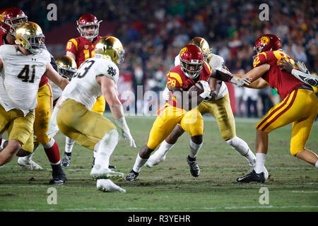 November 24, 2018 USC Trojans zurück laufen Aca' Cedric Ware (28) Trägt die Kugel während der Fußball-Spiel zwischen den Notre Dame Fighting Irish und die USC Trojans am Los Angeles Coliseum in Los Angeles, Kalifornien. Charles Baus/CSM Stockfoto