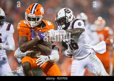 Clemson Tiger wide receiver T-Stück Higgins (5) während der NCAA College Football Spiel zwischen South Carolina und Clemson am Samstag, den 24. November 2018 Memorial Stadium in Clemson, SC. Jakob Kupferman/CSM Stockfoto