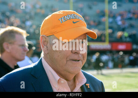 Nashville. 24 Nov, 2018. Ehemalige Tennessee Haupttrainer Phillip Fulmer während des Spiels zwischen den Tennessee Volunteers und die Vanderbilt Commodores bei Vanderbilt Stadion in Nashville. TN. Thomas McEwen/CSM/Alamy leben Nachrichten Stockfoto