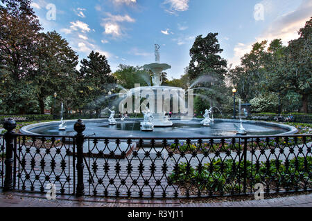 USA, Georgien, die Savanne. Brunnen in Forsyth Park Stockfoto