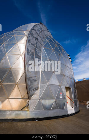 Caltech Submillimeter Observatory auf den Gipfel des Mauna Kea, Big Island, Hawaii, USA (Redaktionelle nur verwenden) Stockfoto