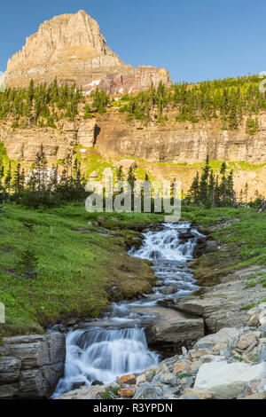USA, Montana, Glacier National Park. Clements Peak und Logan Creek Landschaft. Stockfoto