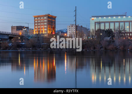 Die Innenstadt von der Südseite der Clark Fork River in Missoula, Montana, USA Stockfoto