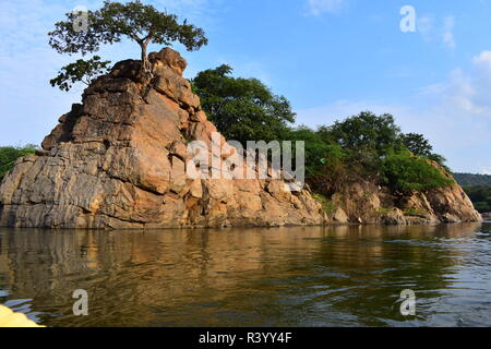 Berg Teil in Hogenakkal fällt in Indien Stockfoto