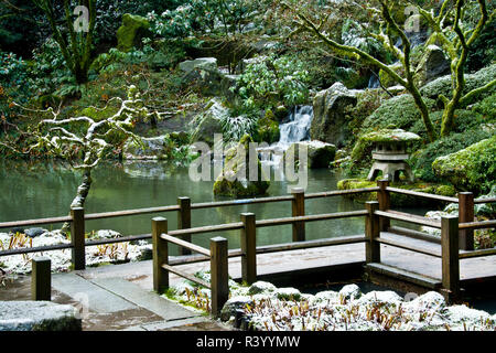 Himmlische fällt und unteren Teich, Winter, Portland japanischer Garten, Portland, Oregon, USA Stockfoto