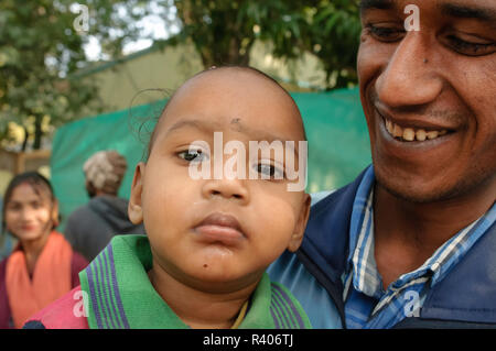 Vater und Tochter portrait. Rishikesh, Indien Stockfoto