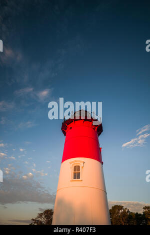 USA, Massachusetts, Cape Cod, Eastham, Nauset Lighthouse in der Morgendämmerung Stockfoto