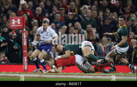 Wales' Liam Williams Scores einen zweiten Versuch im Herbst Internationale im Fürstentum Stadium, Cardiff. Stockfoto