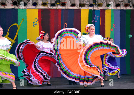 USA, Oregon, Portland. Ballet Folklorico Mexiko Darsteller. Kredit als: Steve Terrill/Jaynes Galerie/DanitaDelimont.com Stockfoto