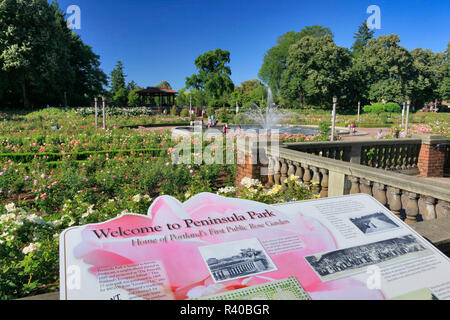 USA, Oregon, Portland. Brunnen und Zeichen im Peninsula Park. Kredit als: Steve Terrill/Jaynes Galerie/DanitaDelimont.com Stockfoto