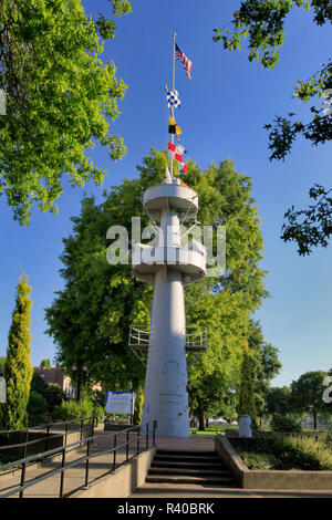 USA, Oregon, Portland. USS Maine Mast in Tom McCall Waterfront Park. Kredit als: Steve Terrill/Jaynes Galerie/DanitaDelimont.com Stockfoto