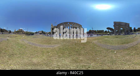 360 Grad Panorama Ansicht von Das Kolosseum ist wahrscheinlich die beeindruckendste Gebäude des Römischen Reiches. Ursprünglich als der Flavischen Amphitheater bekannt.