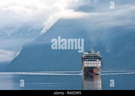 Norwegen, Kreuzfahrtschiff AidaLuna am Geiranger auf dem Geirangerfjord, Stockfoto