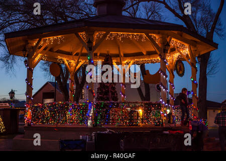 USA, New Mexiko, Socorro. Plaza Dekorationen zu Weihnachten Stockfoto