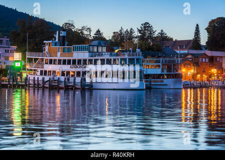 USA, New York, Adirondack Mountains, Lake George, Lake Steamer Stockfoto