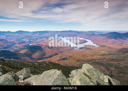 USA, New York, Adirondack Mountains, Wilmington, Whiteface Mountain, Blick nach Lake Placid, Herbst Stockfoto