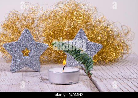 Weihnachten Hintergrund mit Engel goldenen Haare auf rustikalem Holz Stockfoto