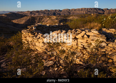 Gebäude aus Stein Ruinen im alten Bergbaustadt Terlingua, Texas Stockfoto