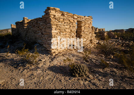 Gebäude aus Stein Ruinen im alten Bergbaustadt Terlingua, Texas Stockfoto