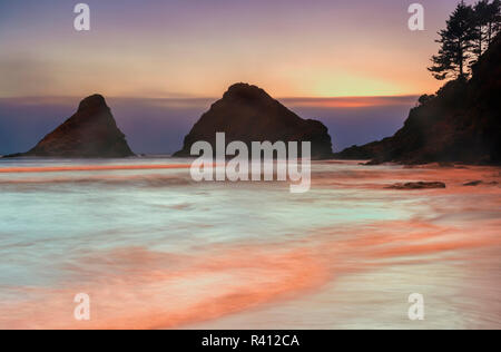 USA, Oregon, Florenz. Sonnenaufgang am Heceta Strand. Credit: Jay O'Brien/Jaynes Galerie/DanitaDelimont.com Stockfoto
